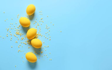 Renkli arka planda güzel Paskalya yumurtaları