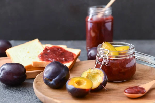 Composition Delicious Homemade Plum Jam Dark Background — Stock Photo, Image