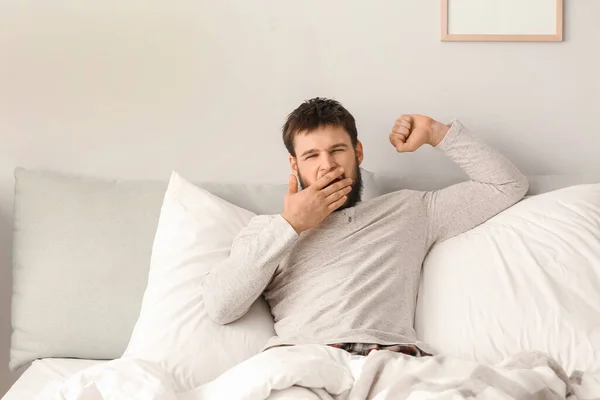 Giovanotto Assonnato Casa Presto Mattino — Foto Stock