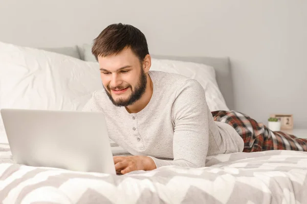 Young Man Laptop Bedroom — Stock Photo, Image