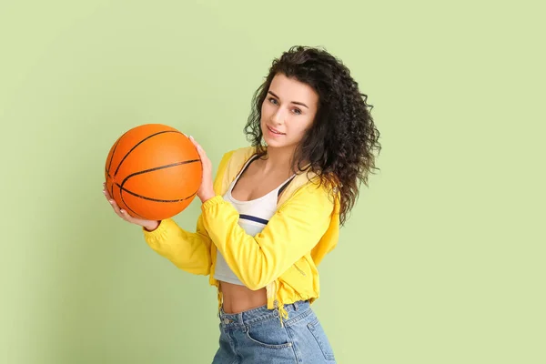 Retrato Mujer Joven Con Estilo Con Pelota Para Jugar Baloncesto — Foto de Stock