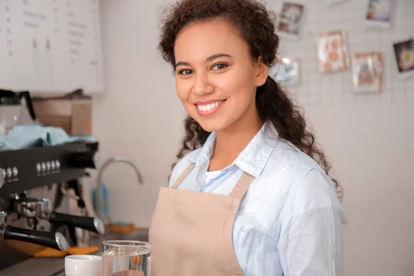 Jovem Barista Trabalhando Café — Fotografia de Stock