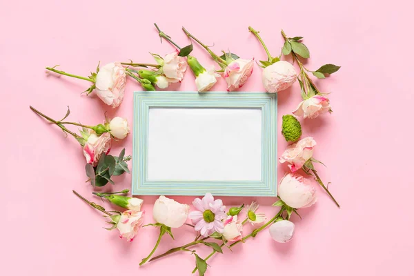 Mooie Bloemen Blanco Frame Kleur Achtergrond — Stockfoto