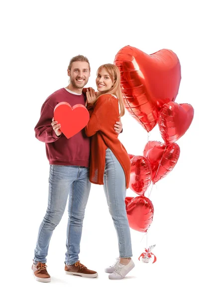 Beyaz Arka Planda Hediye Hava Balonları Olan Genç Bir Çift — Stok fotoğraf