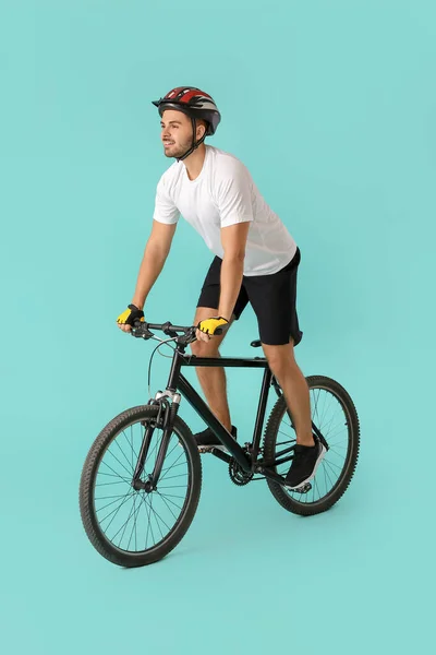 Mężczyzna Rowerzysta Jazda Rowerze Tle Koloru — Zdjęcie stockowe
