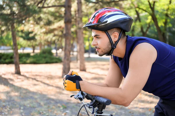 Ciclista Masculino Montar Bicicleta Aire Libre —  Fotos de Stock
