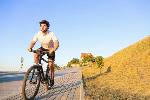 Ciclista Masculino Montar Bicicleta Aire Libre —  Fotos de Stock