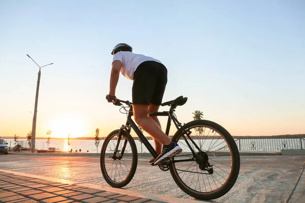 Ciclista Masculino Montar Bicicleta Aire Libre —  Fotos de Stock