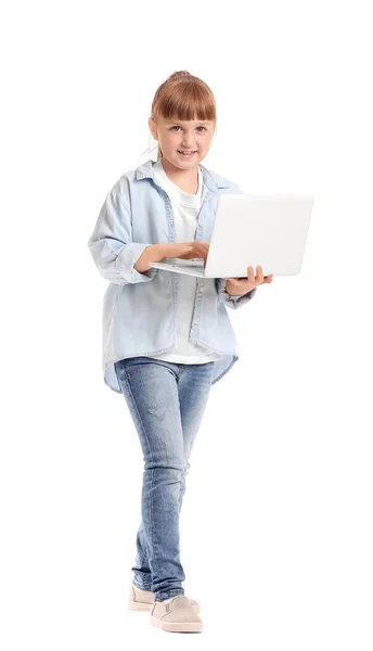 Bambina Con Computer Portatile Sfondo Bianco — Foto Stock