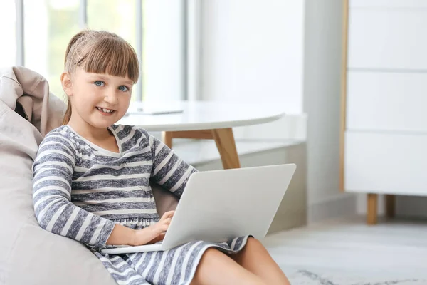 Little Girl Laptop Home — Stock Photo, Image