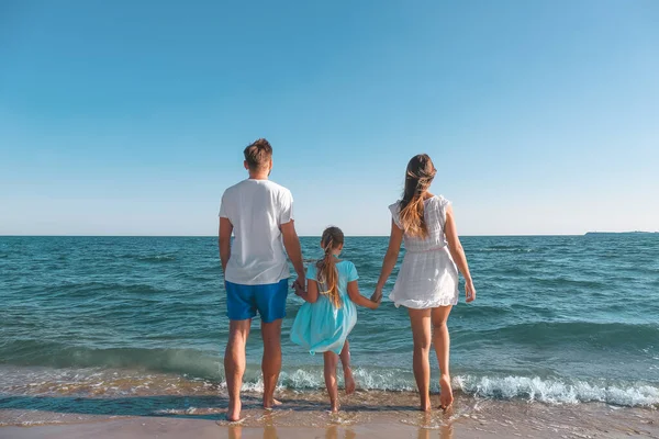 Família Feliz Praia Mar — Fotografia de Stock