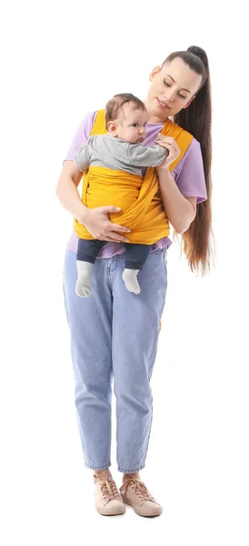 Giovane Madre Con Piccolo Bambino Fionda Sfondo Bianco — Foto Stock