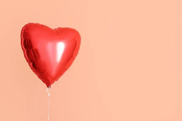 Globo Aire Forma Corazón Sobre Fondo Color —  Fotos de Stock