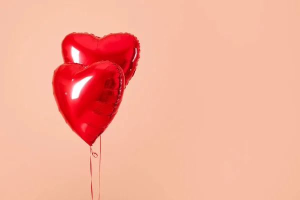 Herzförmige Luftballons Auf Farbigem Hintergrund — Stockfoto