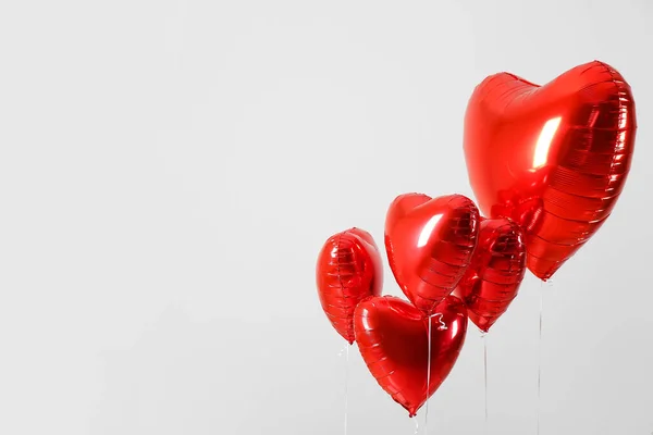 Herzförmige Luftballons Auf Grauem Hintergrund — Stockfoto