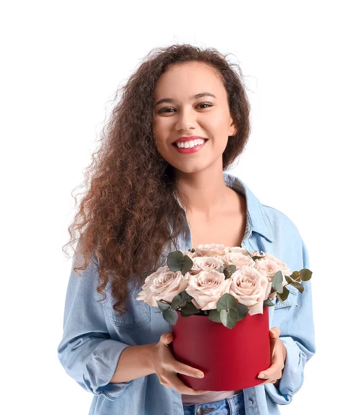 Afroamerikansk Kvinna Med Bukett Vackra Blommor Vit Bakgrund — Stockfoto
