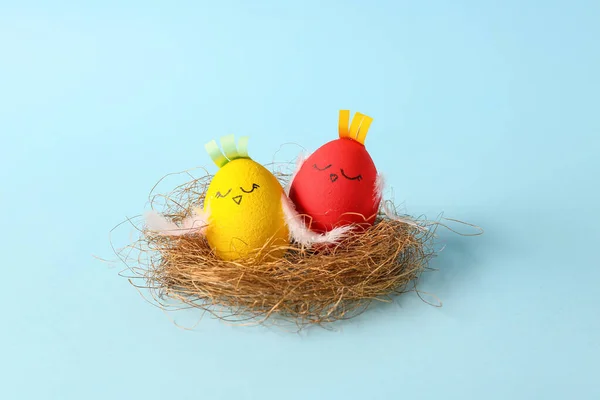 Renkli Arkaplanda Paskalya Yumurtaları Ile Yaratıcı Kompozisyon — Stok fotoğraf