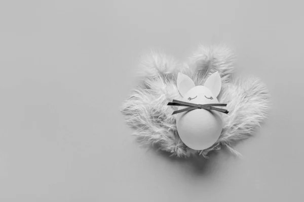 Composizione Creativa Con Uovo Pasqua Sfondo Chiaro — Foto Stock