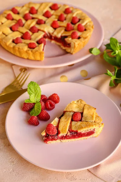 Deliziosa Torta Lamponi Sul Tavolo Leggero — Foto Stock