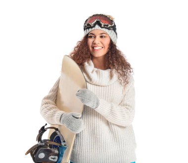 Beyaz arkaplanda kadın snowboardcu