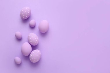 Renkli arka planda güzel Paskalya yumurtaları