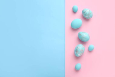 Renkli arka planda güzel Paskalya yumurtaları