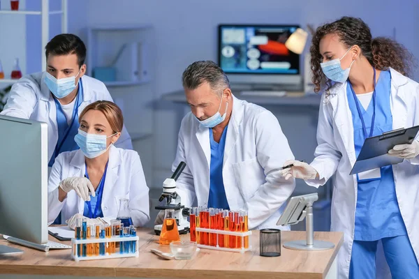 Scientists Working Samples Laboratory — Stock Photo, Image