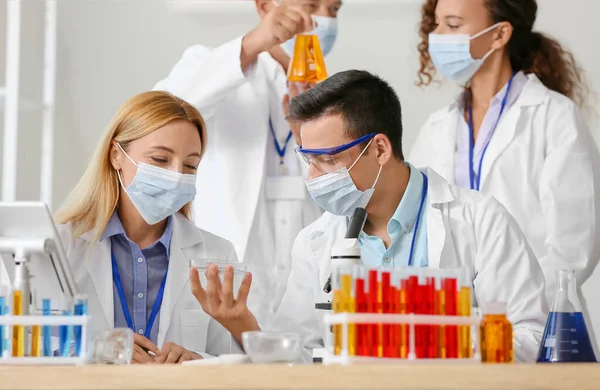 Scientists Working Samples Laboratory — Stock Photo, Image