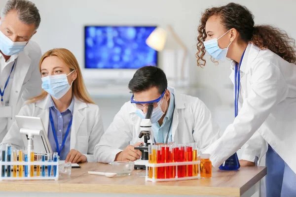 Scientists Working Samples Laboratory — Stock Photo, Image