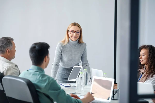 Équipe Gens Affaires Lors Une Réunion Bureau — Photo