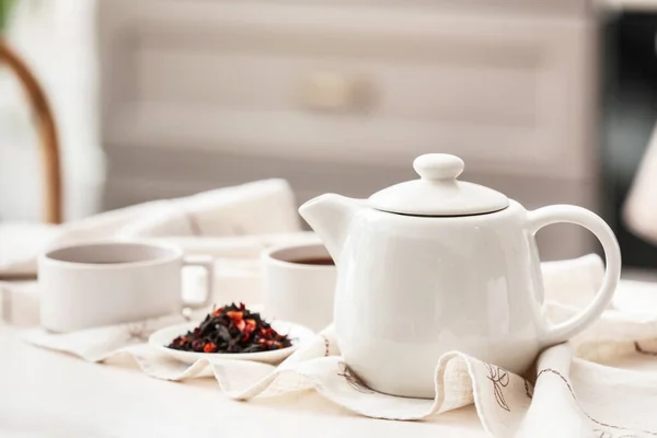 Teapot Dry Tea Leaves Light Table Room — Stock Photo, Image