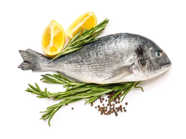 Roher Dorado Fisch Mit Zitrone Und Kräutern Auf Weißem Hintergrund — Stockfoto