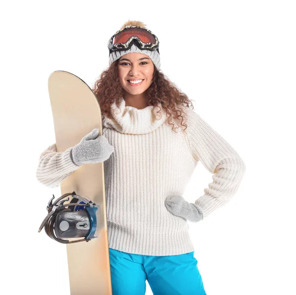 Beyaz arkaplanda kadın snowboardcu