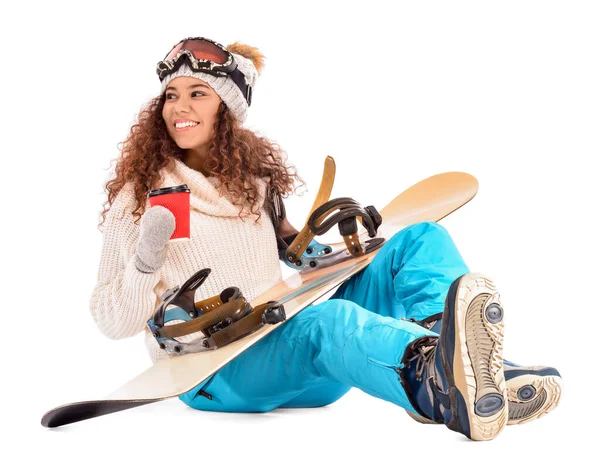 Snowboarder Feminino Com Café Sobre Fundo Branco — Fotografia de Stock