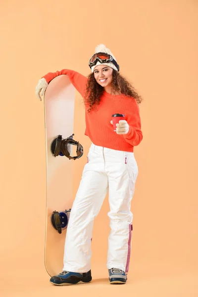 Female Snowboarder Drinking Coffee Color Background — Stock Photo, Image