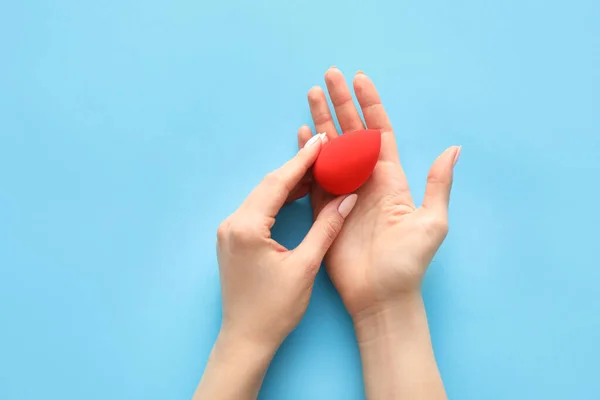 Hands Makeup Sponge Color Background — Stock Photo, Image