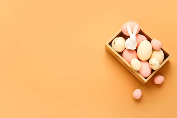 Scatola Con Belle Uova Pasqua Sfondo Colore — Foto Stock