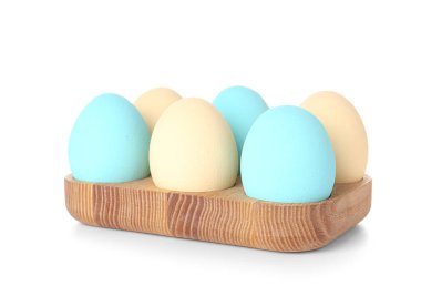 Beyaz arka planda güzel Paskalya yumurtaları