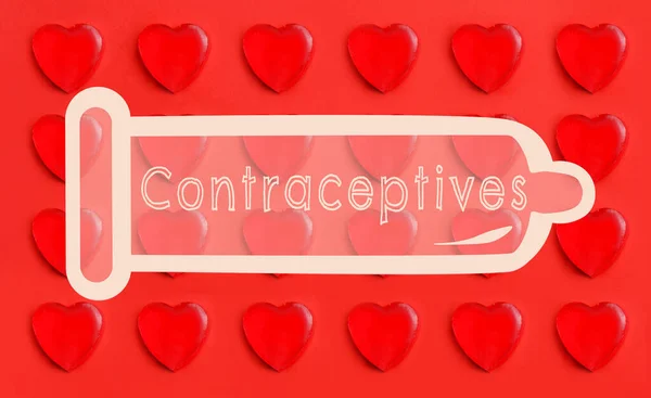 Нарисовал Презерватив Словом Contraceptives Красном Фоне — стоковое фото