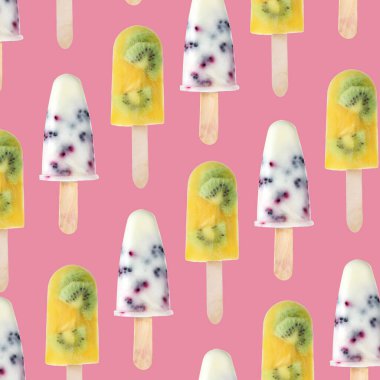 Renkli arka planda lezzetli dondurma.