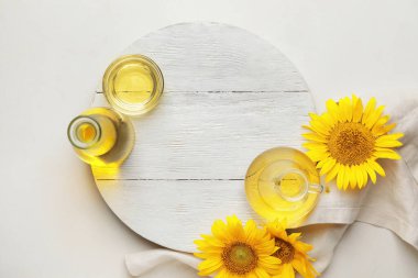 Beyaz zemin üzerinde ayçiçeği yağı olan kompozisyon