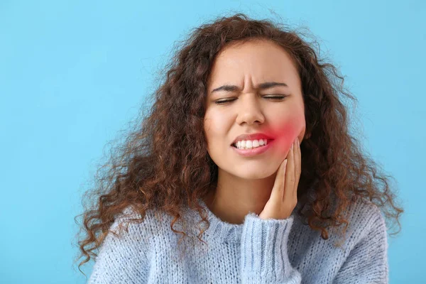 African American Woman Suffering Tooth Ache Color Background — Stock Photo, Image
