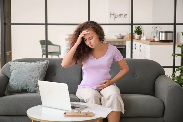 Stressed Pregnant African American Woman Laptop Home — Stock Photo, Image