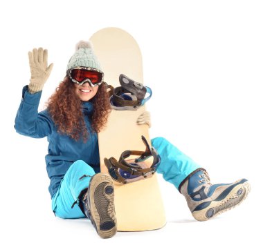 Beyaz arkaplanda kadın snowboardcu