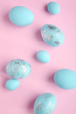 Renkli arka planda güzel Paskalya yumurtaları