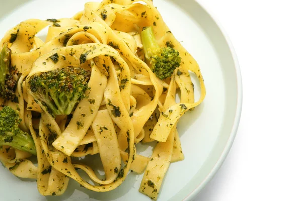 Placa Con Pasta Sabrosa Brócoli Sobre Fondo Blanco Primer Plano — Foto de Stock