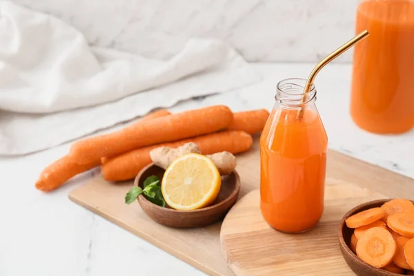 Bottle Tasty Carrot Juice Light Background — Stock Photo, Image