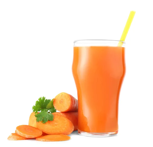 Glas Frischer Karottensaft Und Karottenscheiben Auf Weißem Hintergrund — Stockfoto
