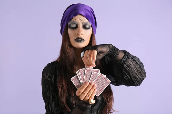 Fortune Teller Met Kaarten Kleur Achtergrond — Stockfoto