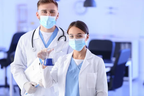 Portrait Young Scientists Laboratory — Stock Photo, Image